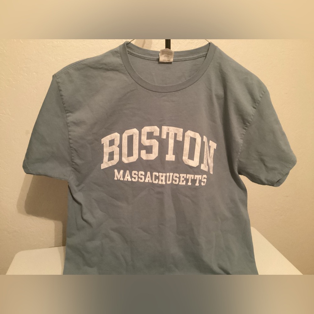 HANES Authentic Men’s t-shirt size large